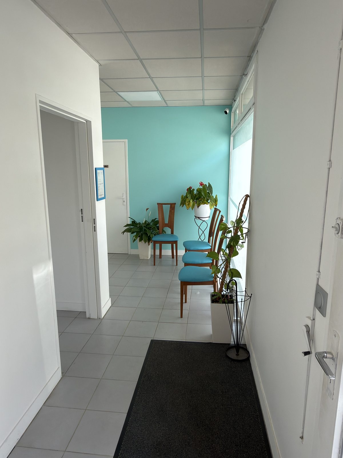 Entrée et salle d'attente du cabinet